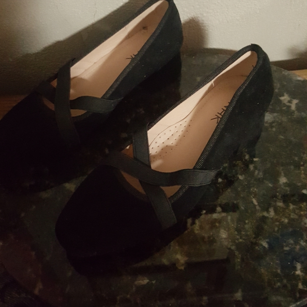 Womens Black Suede Pumps